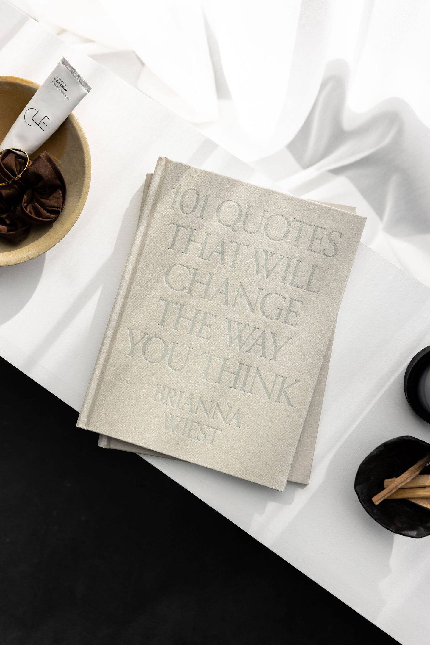 101 Quotes That Will Change The Way You Think - table book by Brianna Wiest
