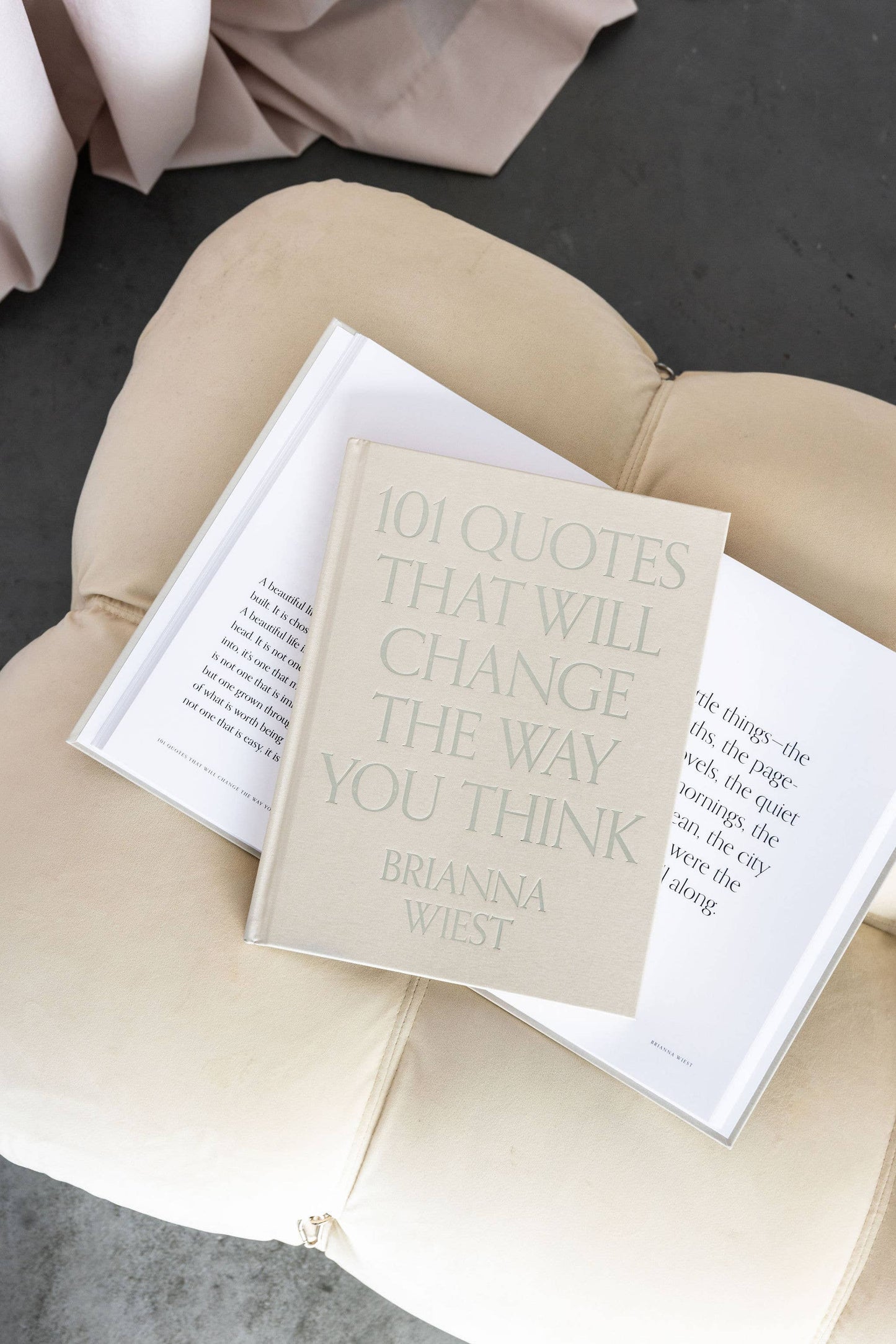 101 Quotes That Will Change The Way You Think - table book by Brianna Wiest