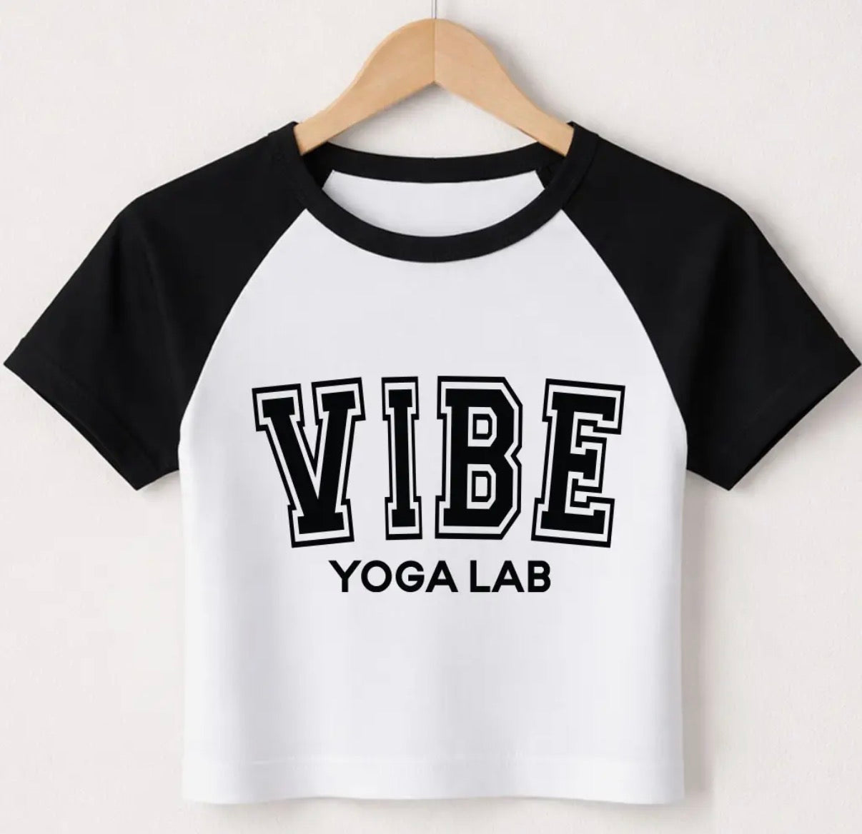 VARSITY VIBE TEE